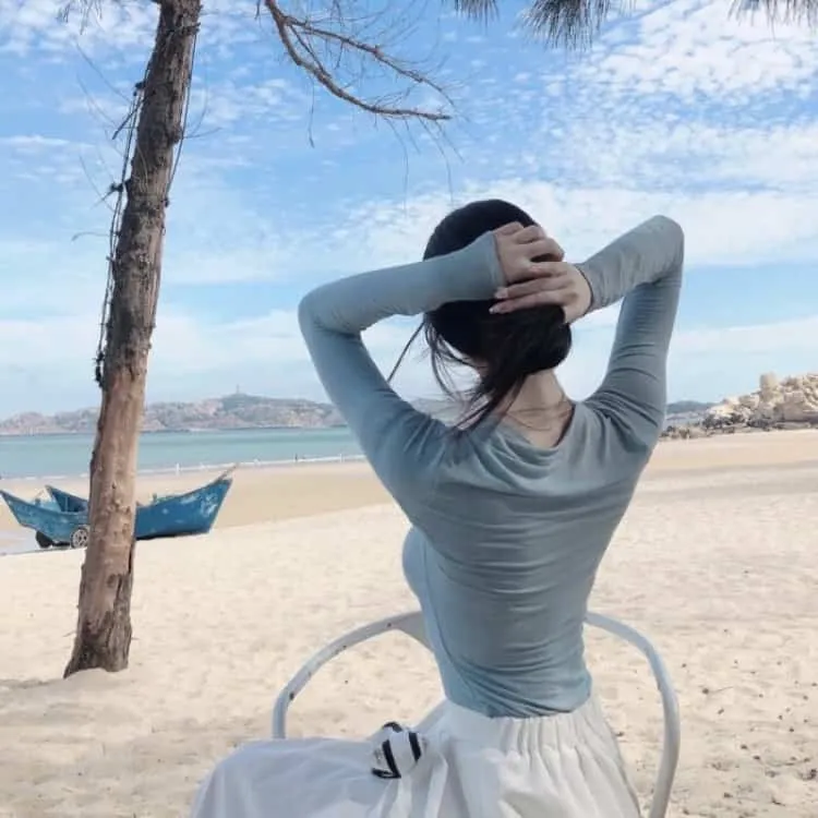 【青春遗憾美学】《升起的烟花，从下面看？还是从侧面看？》：不断重置时间只为和你在一起的夏天